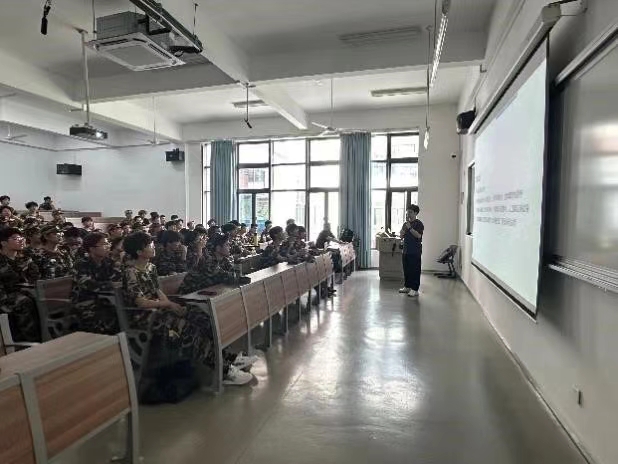 新生入学教育∣信息工程系举办2024级人工智能技术应用专业新生介绍会