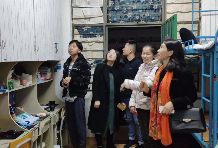 信息工程系教师开展学期初走访宿舍，传递温暖活动
