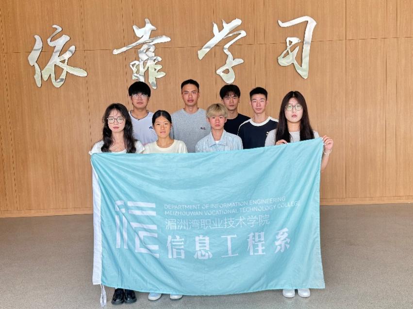 青春激昂，“羽”你同行——信息工程系羽毛球比赛勇夺亚军！